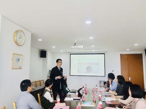 图为：浙大学生代表上“微党课”