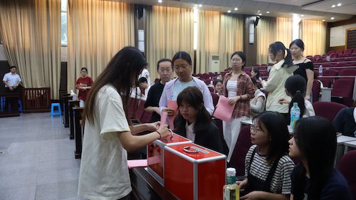 国产自拍
第三届团委学生会换届大会圆满举办18